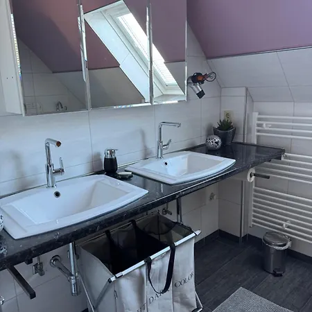 Apartman Wohlfuehlen In Gepflegter 70 Qm Oberwohnung *